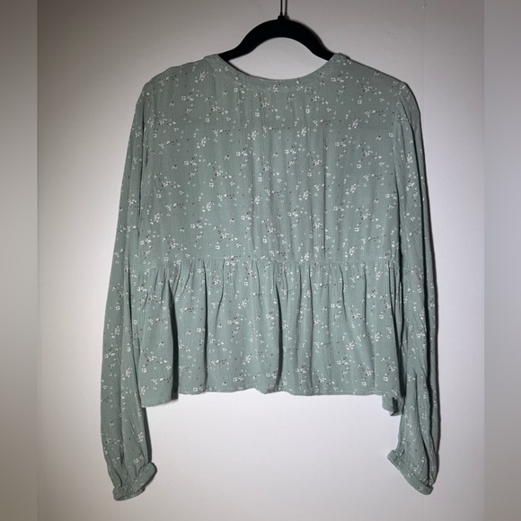 SO Mint Floral Lace-Up Cropped Blouse - Picture 2 of 4